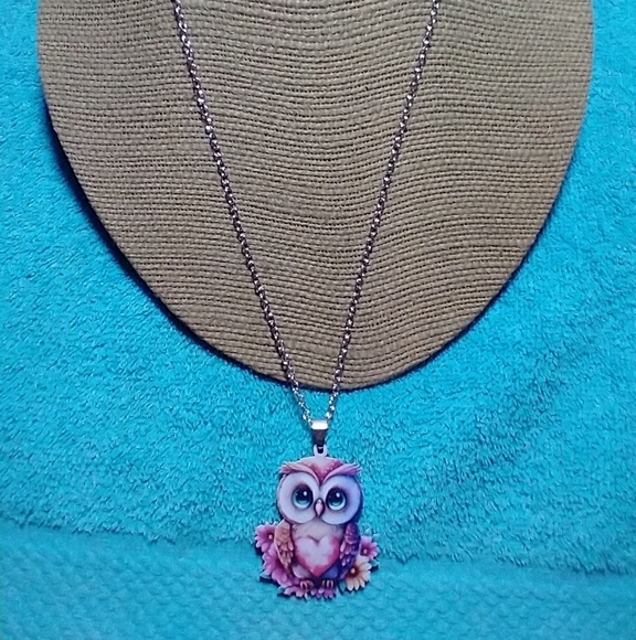 Cute Owl Pendant with Heart and flowers floral Design - Picture 3 of 3